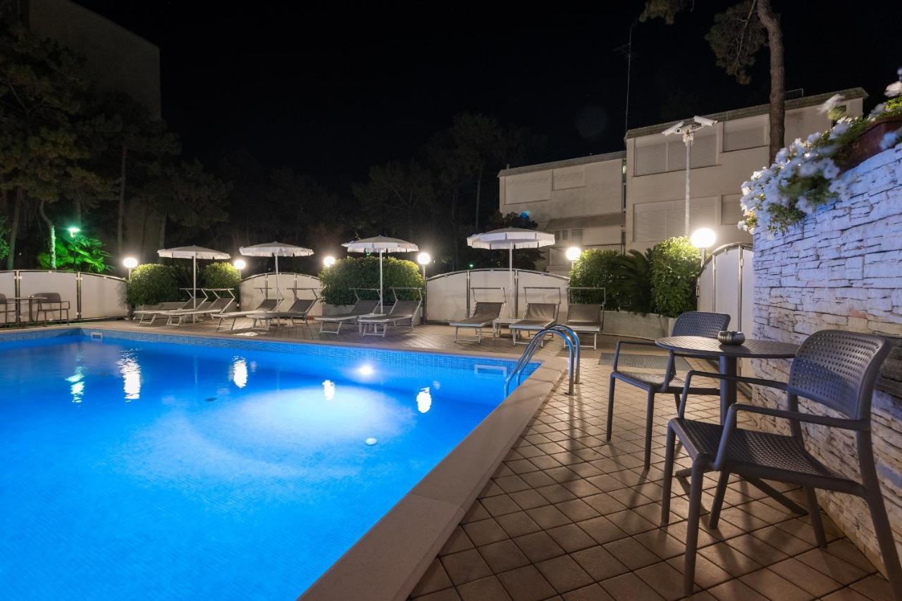 Hotel Croce Di Malta Lignano Sabbiadoro Ngoại thất bức ảnh