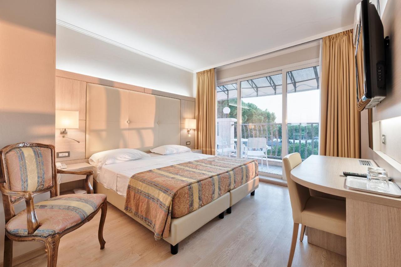 Hotel Croce Di Malta Lignano Sabbiadoro Ngoại thất bức ảnh