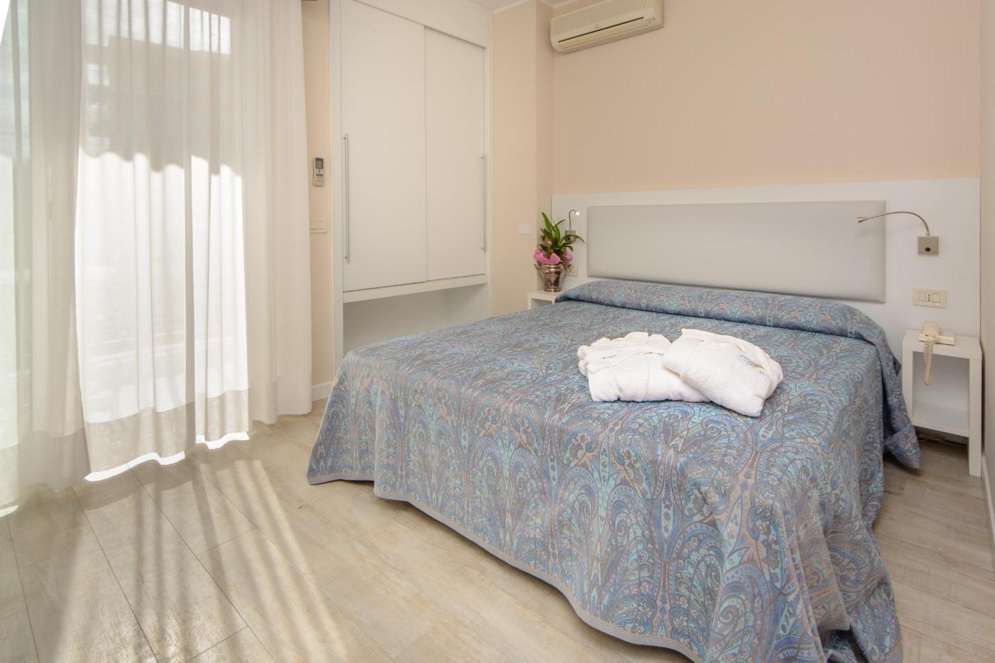 Hotel Croce Di Malta Lignano Sabbiadoro Phòng bức ảnh
