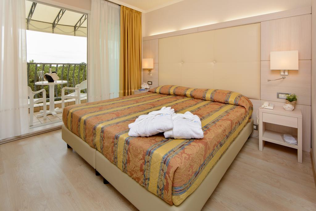 Hotel Croce Di Malta Lignano Sabbiadoro Ngoại thất bức ảnh