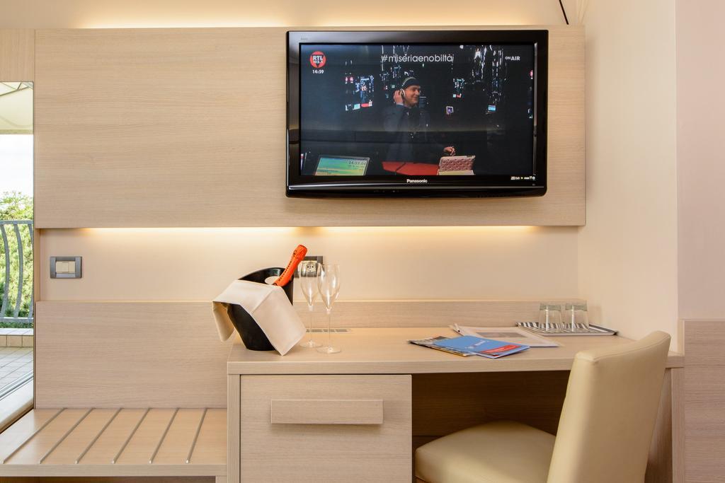 Hotel Croce Di Malta Lignano Sabbiadoro Ngoại thất bức ảnh