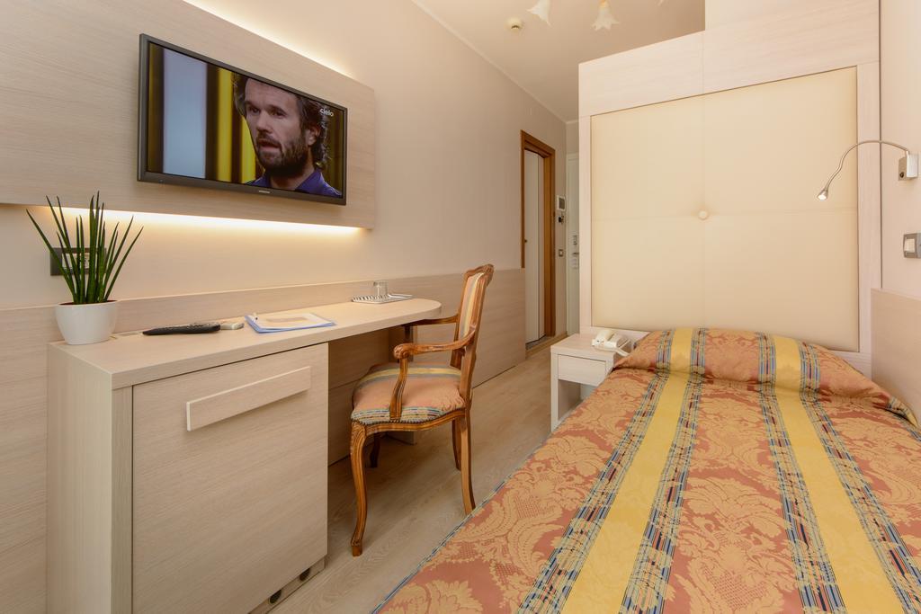 Hotel Croce Di Malta Lignano Sabbiadoro Ngoại thất bức ảnh