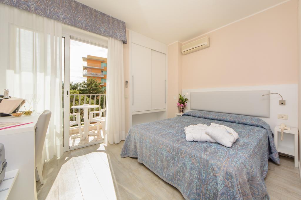 Hotel Croce Di Malta Lignano Sabbiadoro Ngoại thất bức ảnh