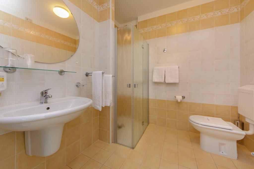 Hotel Croce Di Malta Lignano Sabbiadoro Ngoại thất bức ảnh