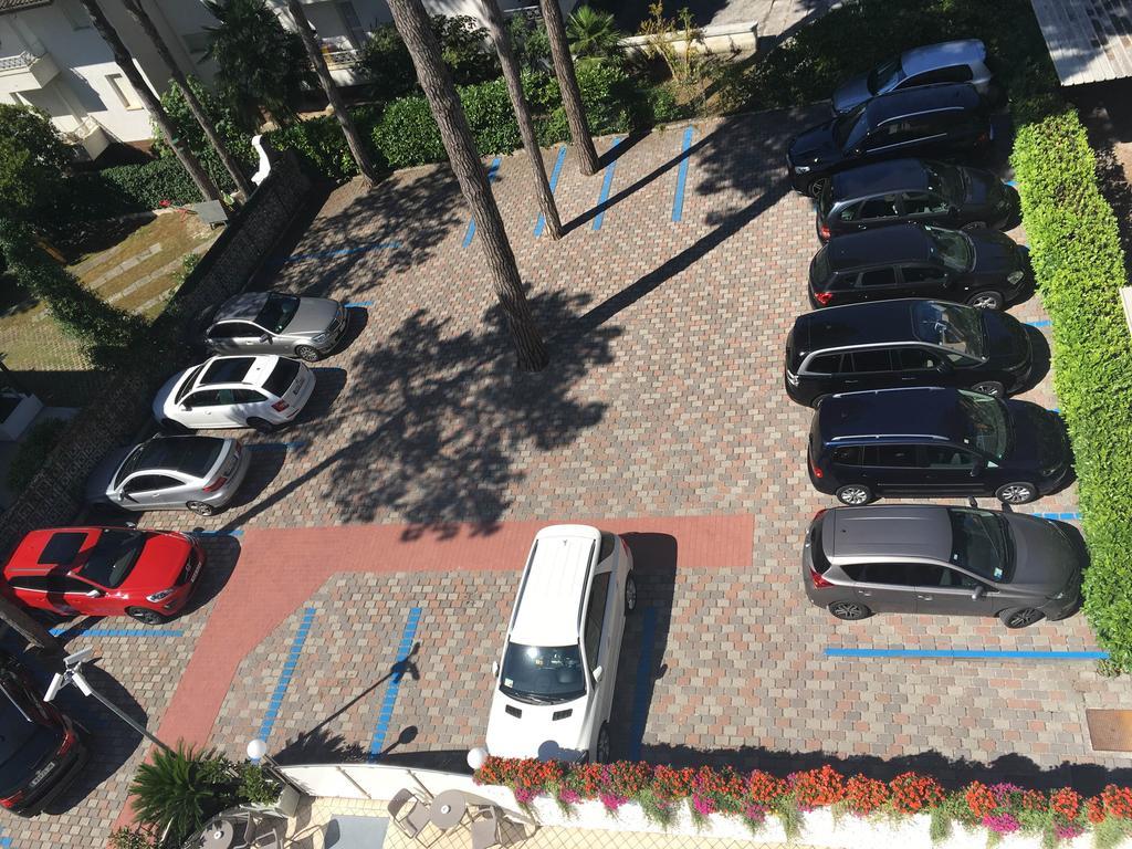 Hotel Croce Di Malta Lignano Sabbiadoro Ngoại thất bức ảnh