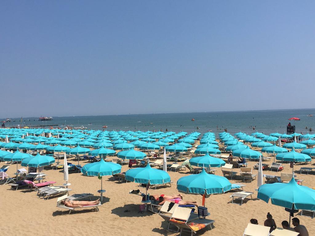 Hotel Croce Di Malta Lignano Sabbiadoro Ngoại thất bức ảnh